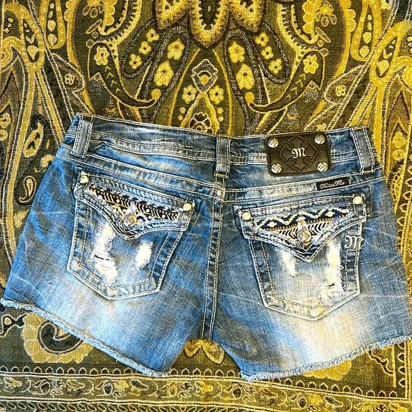 Miss Me 30 NWOT Signature Blue Distressed Denim Shorts - Picture 10 of 16